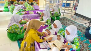 Perpustakaan Sekolah Sebagai Taman Belajar Yang menyenangkan ( Materi Meresensi Karya Fiksi Berupa Novel)