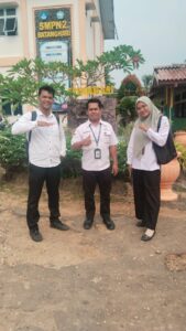 Pendamping PKH Verifikasi Komitmen Penerima Bansos Di SMP N 2 Batang Hari