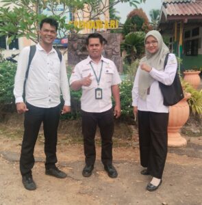 Pendamping PKH Verifikasi Komitmen Penerima Bansos Di SMP N 2 Batang Hari
